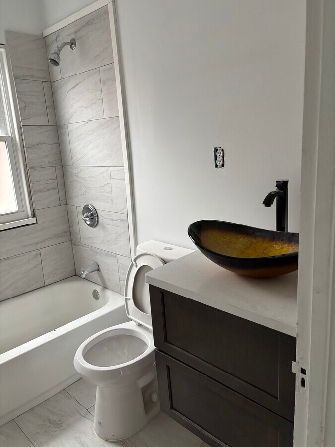 Photo - 3244 Clairmount Ave