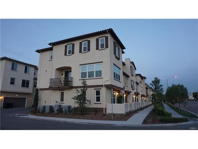 Building Photo - 1613 E Lincoln Ave