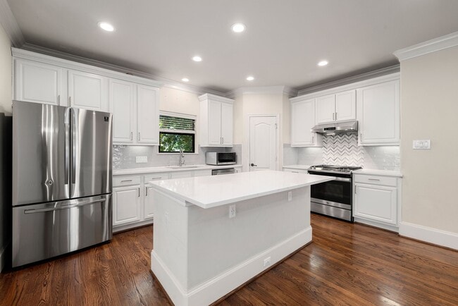 Photo - 1353 Studer St