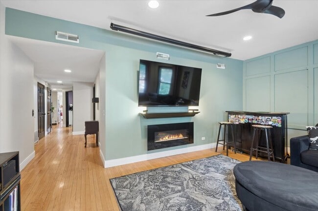 Photo - 2716 N Sawyer Ave Unit 1B