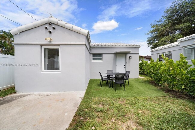 Building Photo - 1625 Hollywood Blvd Rental