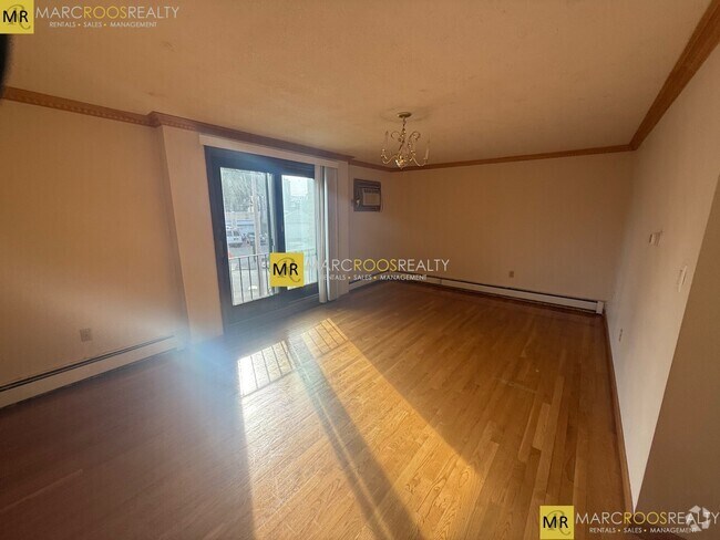 Building Photo - 1030 Bennington St Rental