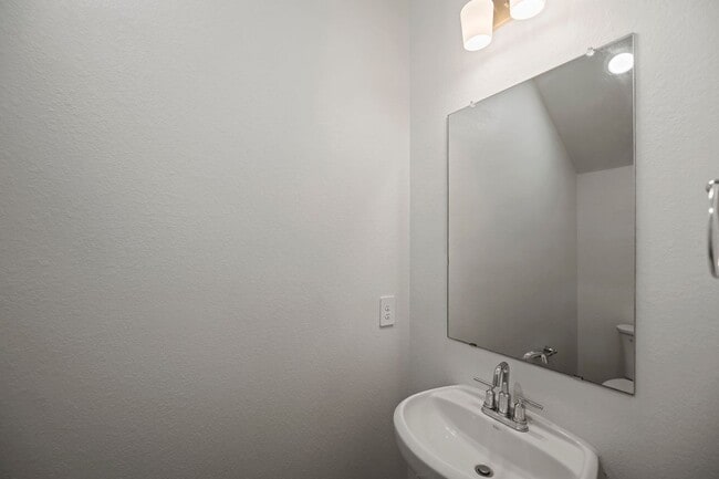 Photo - 10603 Whitejacket