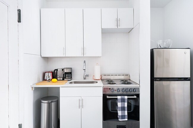 Photo - 444 W 48th St Unit ID1022009P