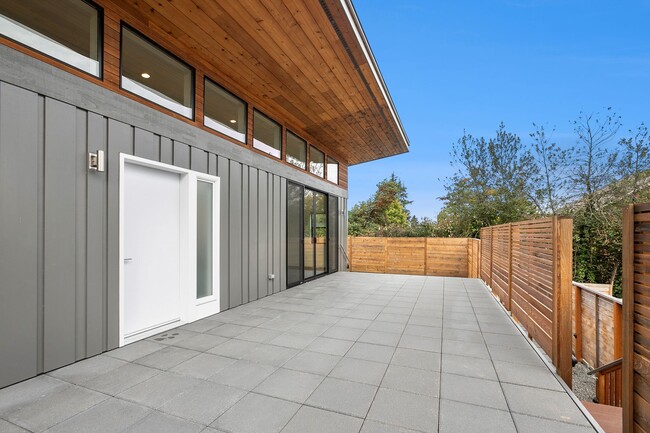 Large deck for outside entertaining - 9817 20th Ave SW