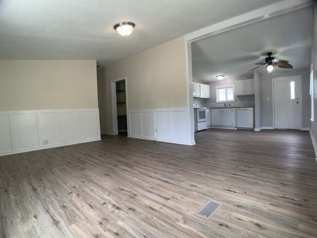 Photo - 4202 NE 3rd St