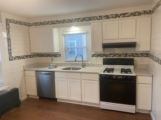 Building Photo - 75 Madison St Unit 1