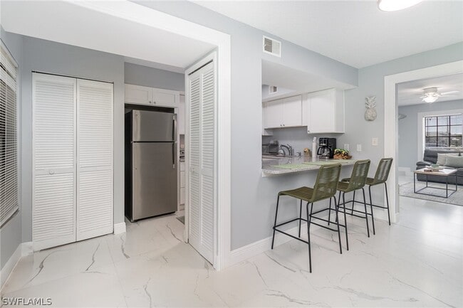 Building Photo - 146 Clyburn Way W