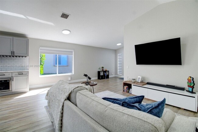 Photo - 1025 Bamboo Ln