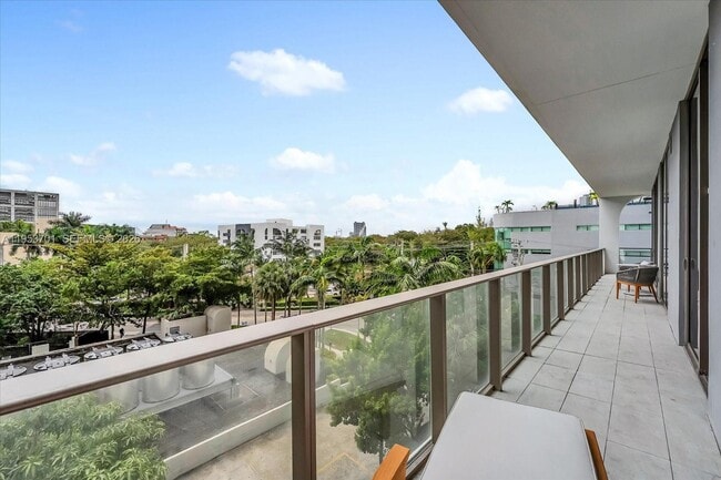 Photo - 2678 Tigertail Ave Unidad 301