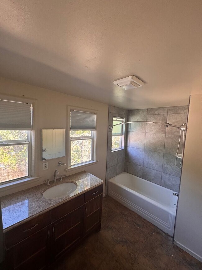 Photo - Spacious 5 Bed 2 Bath House near Cal Poly