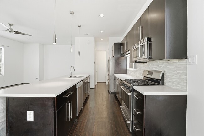 Photo - 4704 Crawford St