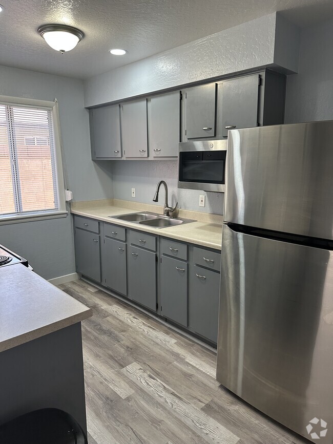 Building Photo - 428 W 3rd Pl Unit Apt 1