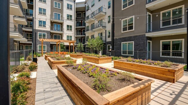 Photo - 555 Promenade Pkwy Unidad 399.521068