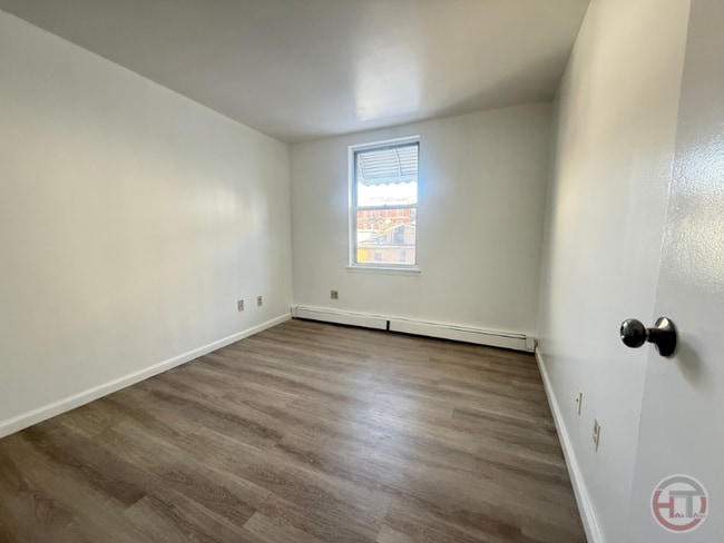 Photo - 1682 Topping Ave