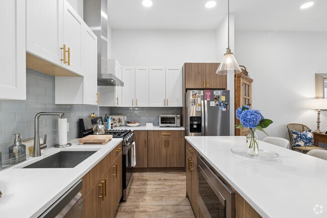 1BR, 1BA - 770SF - Kitchen