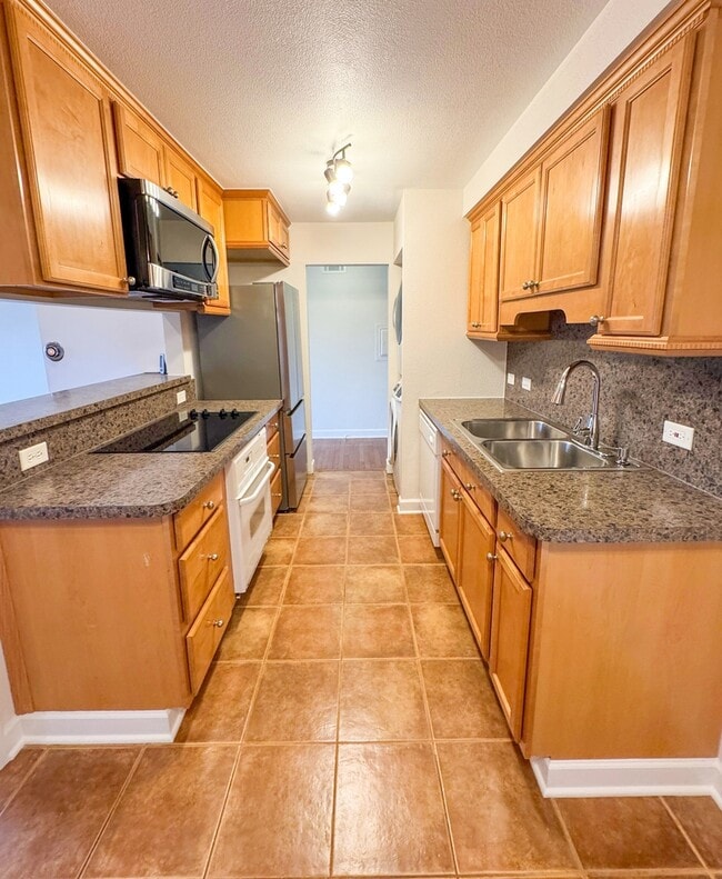 Photo - 675 Grove Terrace Unit 208