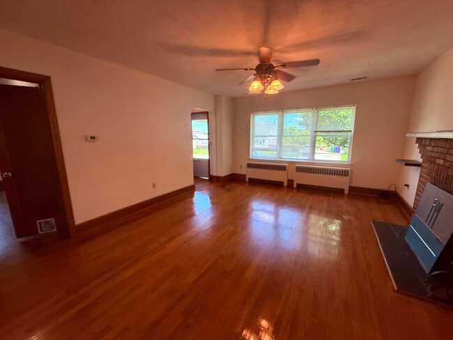 Photo - Pet Friendly 3 Bedroom, 2 Bath Home with Hardwood Floors