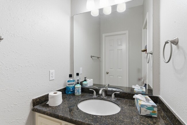 Photo - 108 Somerton Dr