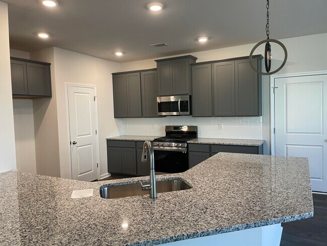 Photo - 715 Courtland Dr