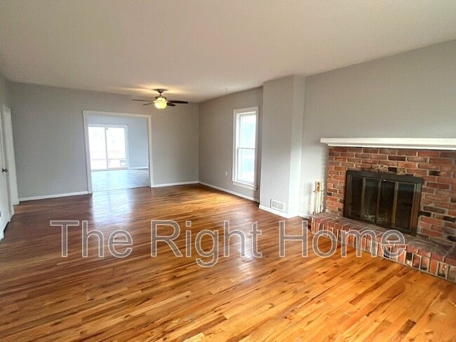 Photo - 840 E 6th St