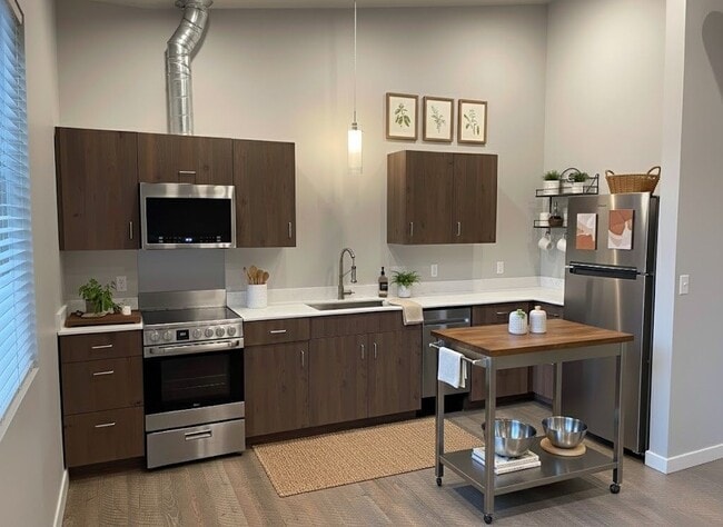 Building Photo - The Lake