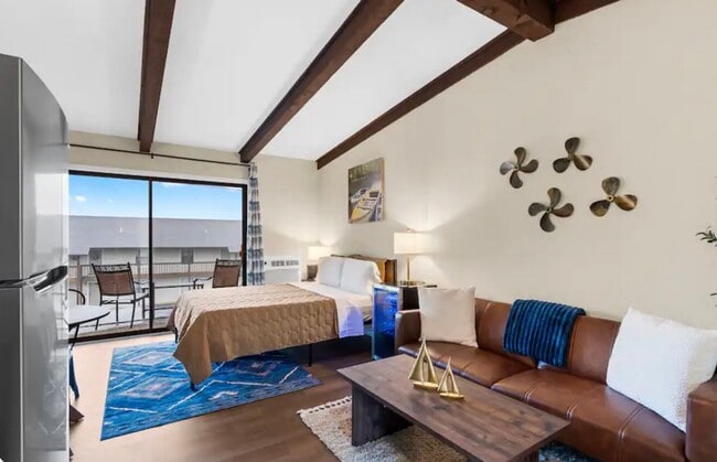 Building Photo - Remodeled and Stunning Studio | Fully Furnished | All Utilites Included | 1 Bathroom | Condo | Ki...