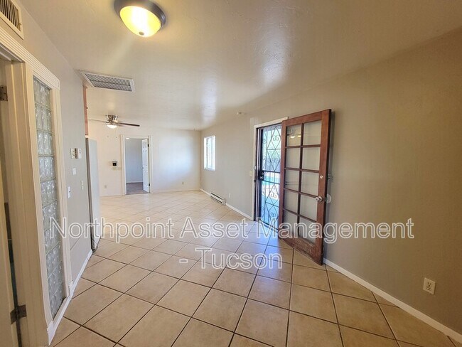 Photo - 1136 E Lester St