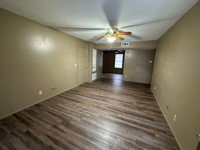 Photo - Come look at this 3-bedroom 1.5-bathroom home.