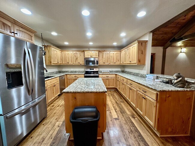 Photo - 3 bed 2 bath Home in Fordland with 5 acres and a shop