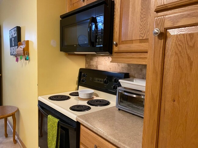 Photo - 6949 Darcel Av