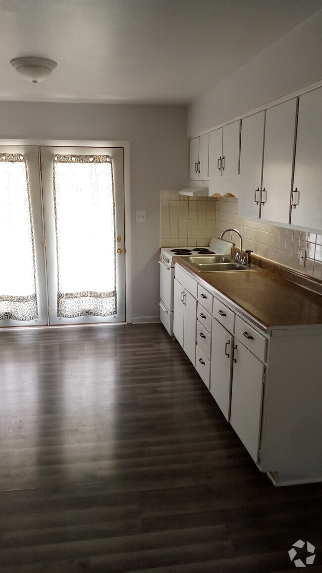 Building Photo - 245 12th St Rental
