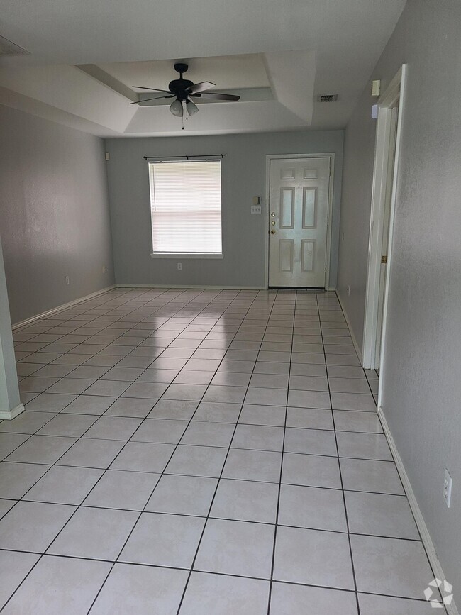 Building Photo - 1105 Lexington Cir Unit A Rental
