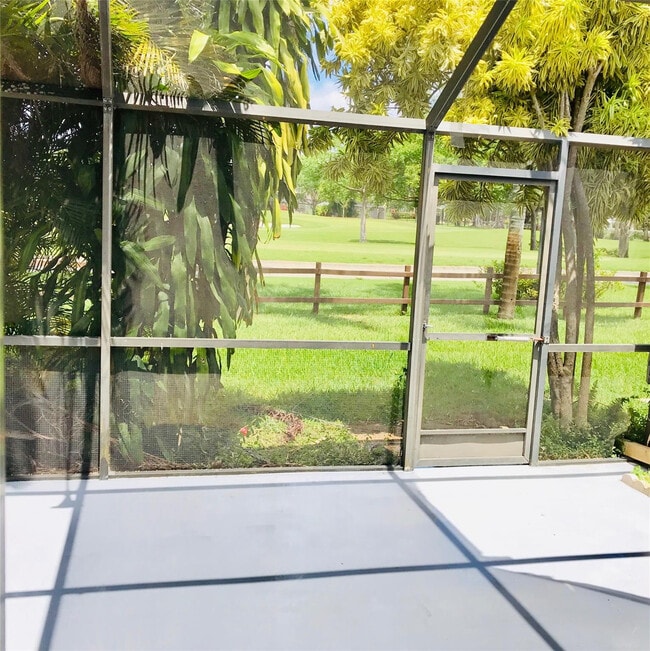 Building Photo - 1640 W Golfview Dr