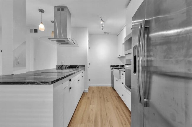 Building Photo - 500 E Riverside Dr Unit 108 Rental