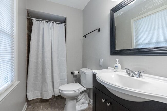 Photo - 3883 Adamsville Dr SW