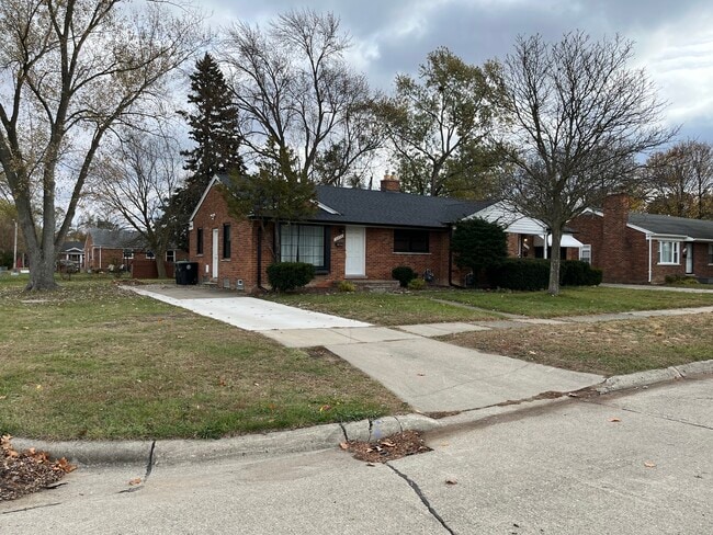 Photo - 9928 Shadyside St