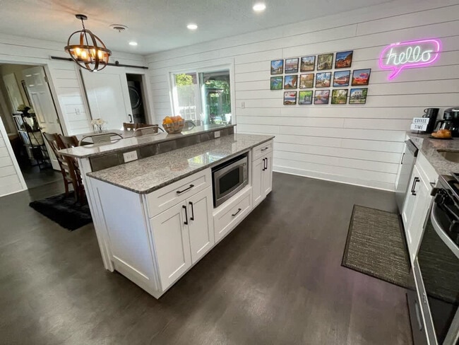 Photo - 104 SE 12th St Unit ID1241315P