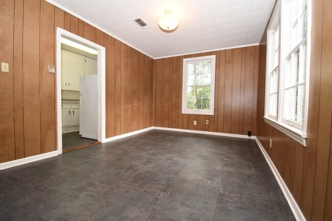 Photo - Spacious 3 Bedroom House
