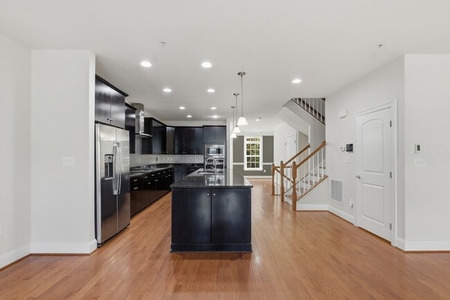 Photo - 15816 Swanscombe Lp