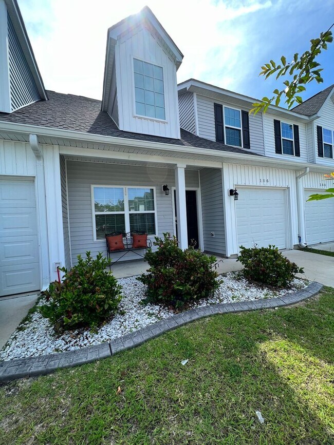 4Bed/2.5 Bath Townhome! Move in Special f... - 4Bed/2.5 Bath Townhome!  Move in Special f...