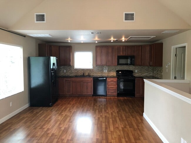Building Photo - 4511 Depew Ave Unit B