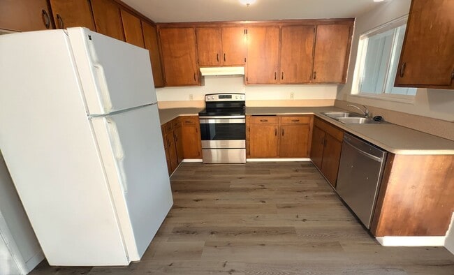 Photo - Rare single-level duplex in Jefferson