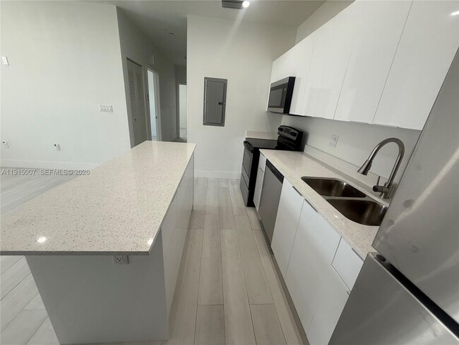 Photo - 909 E 24th St Unit 303