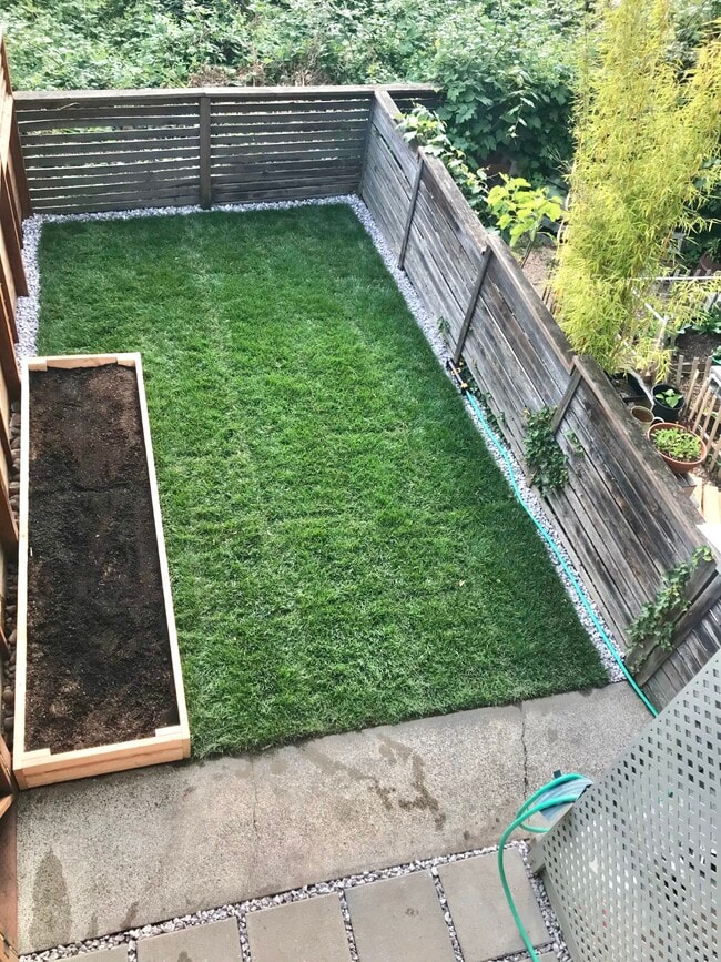 Relax and unwind in your private backyard - 4253 Palatine Ave N