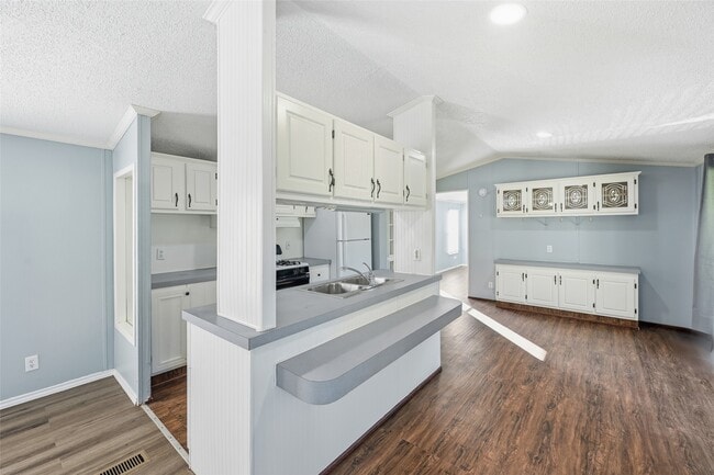 Photo - 22106 Maplewood Dr