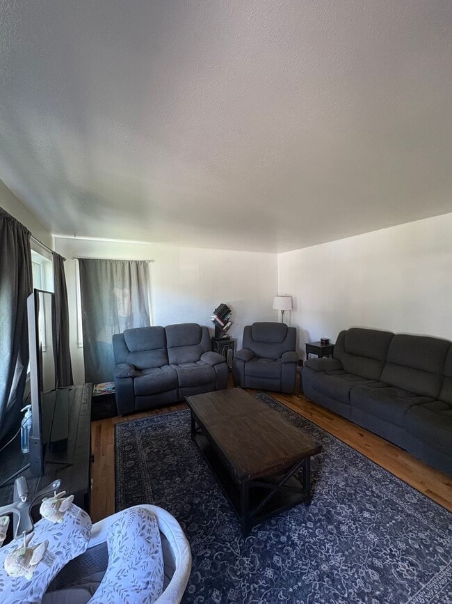 Photo - Spacious 4 bed 2 Bath Centrally Located