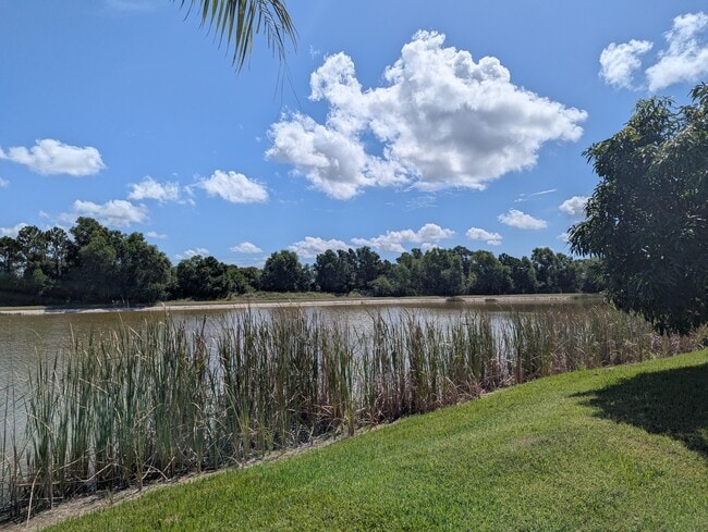 Photo - 411 SW Vista Lake Dr