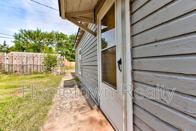 1801 E Madison St