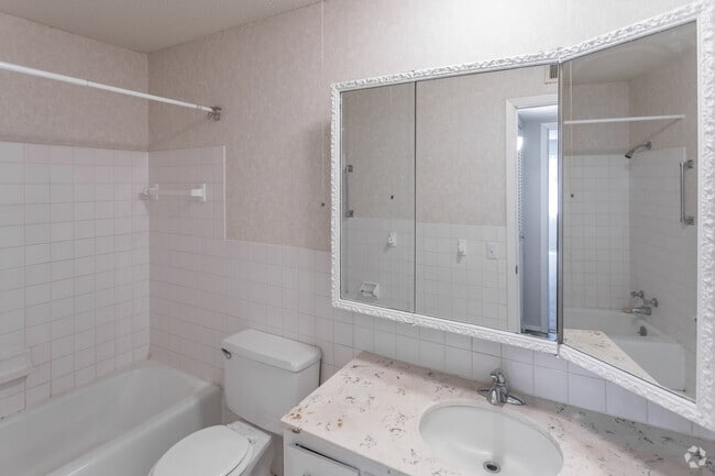 1BR, 1BA - 853SF
